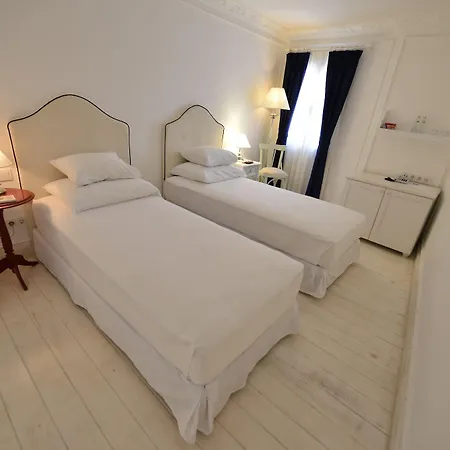 Vintage Hotel 4*