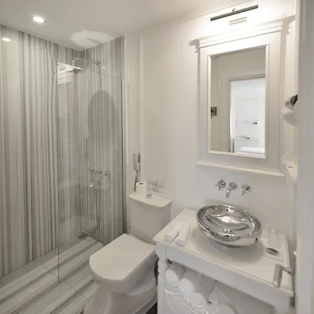 Vintage Hotel 4*