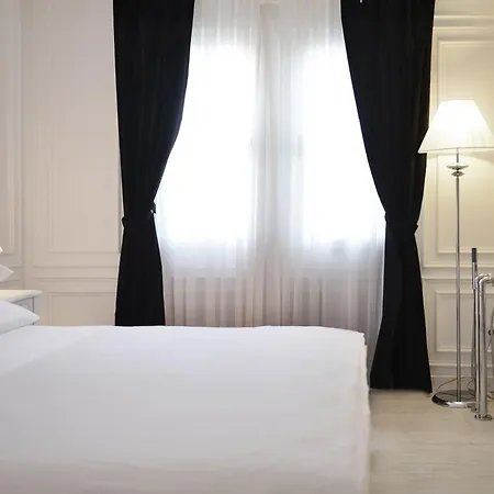 Vintage Hotel