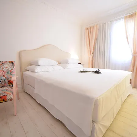 Vintage Hotel